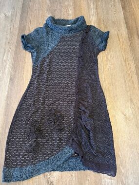 Farinelli Textured Two-Tone Knit Dress in Dark Blue